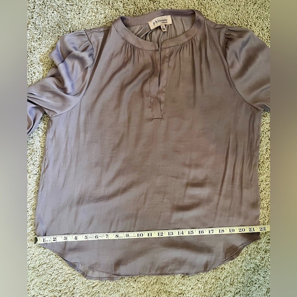 Philosophy lilac SZ M loose fit blouse. Gathered sleeves at wrists. Pretty - Picture 12 of 12